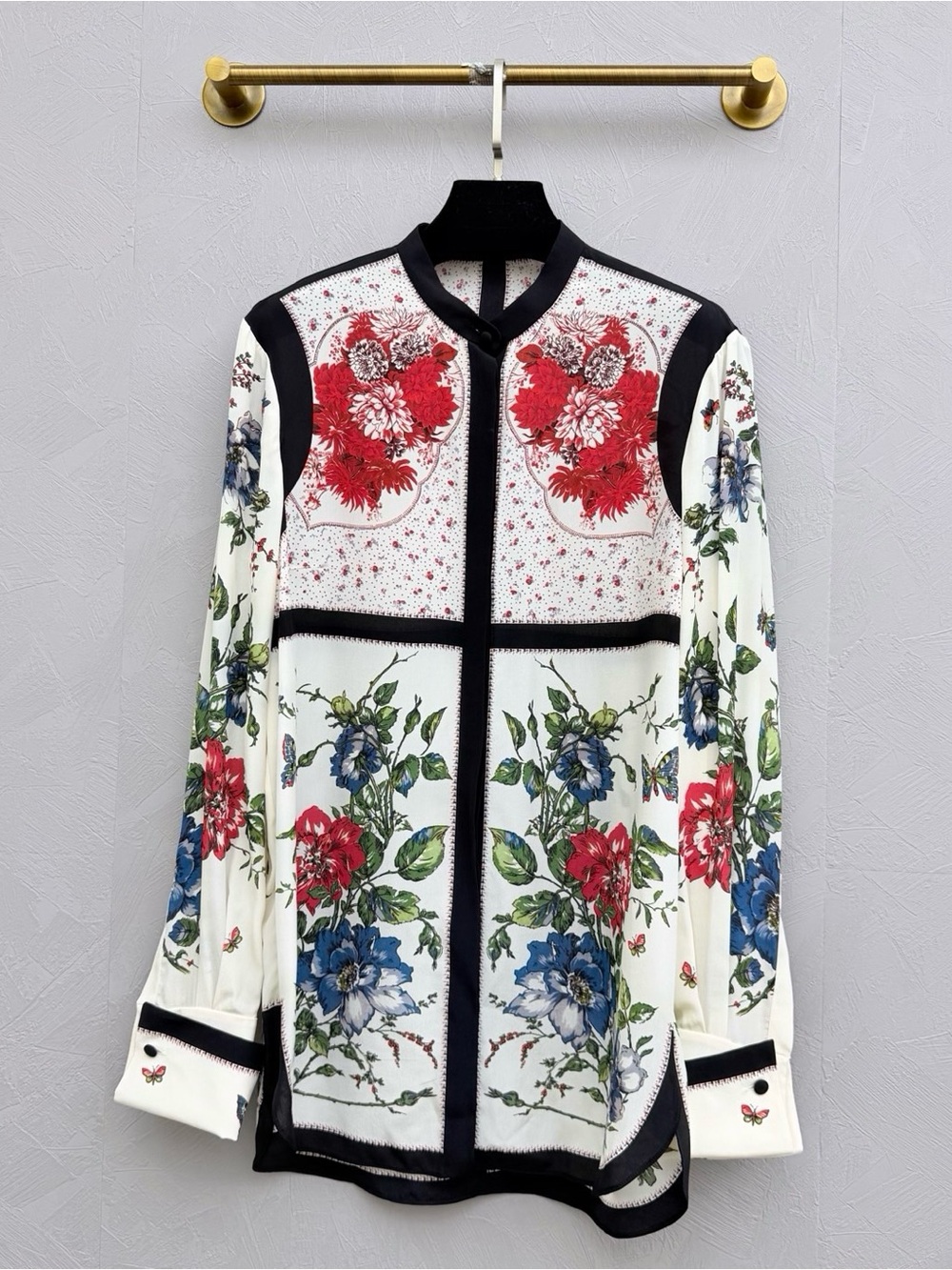 🚩steal Alexander McQueen Black V-Neck Blouse with Ivory and Red Floral Print